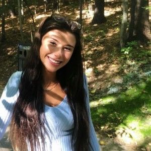 Meet your Posher, Caroline